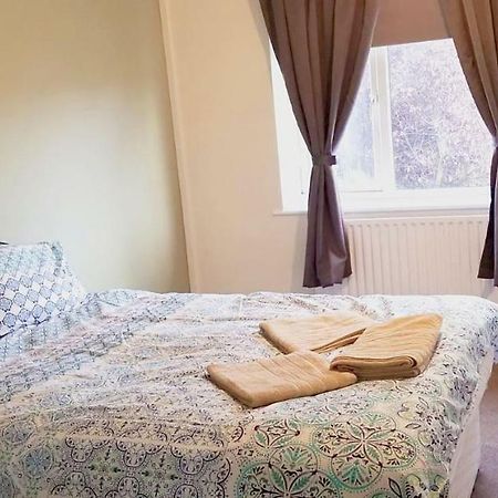 Royal House Slough Hotel Ngoại thất bức ảnh