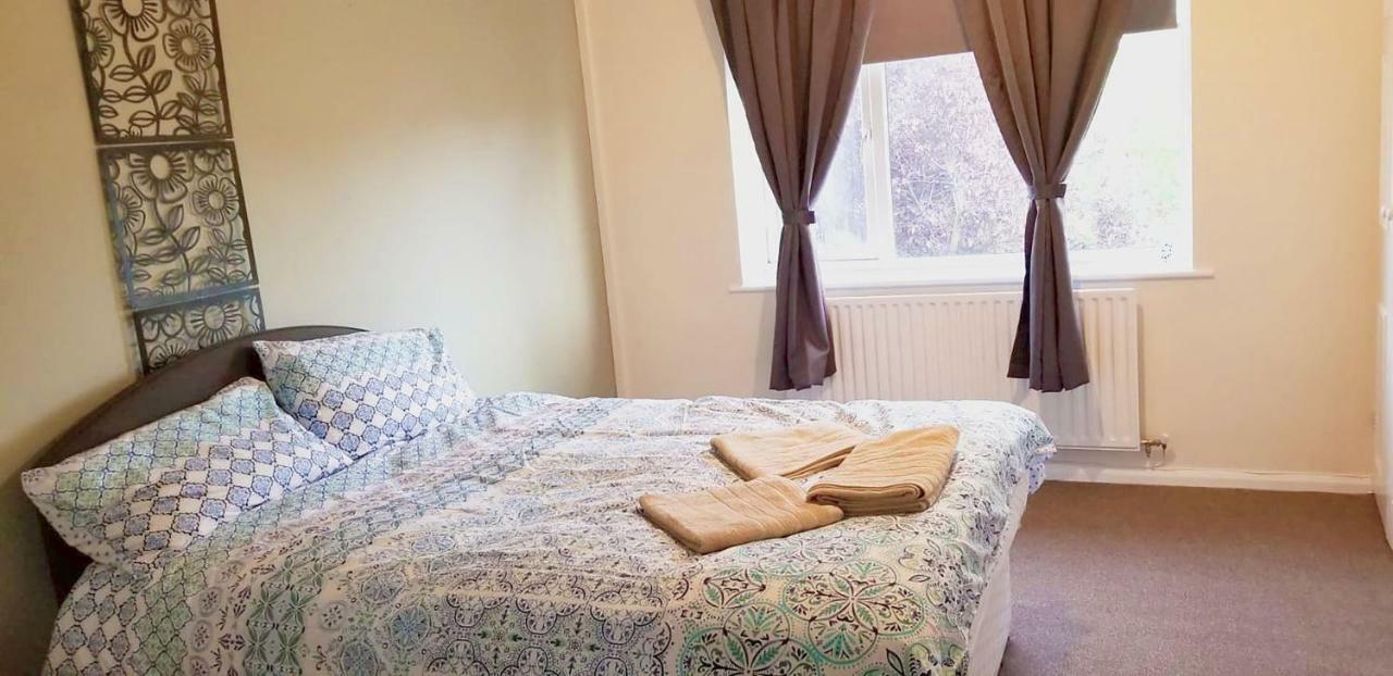 Royal House Slough Hotel Ngoại thất bức ảnh